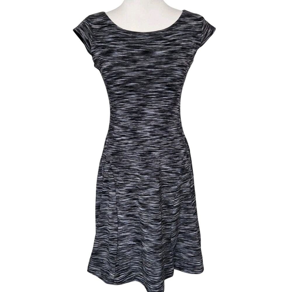Ebza Black White Space Dye Knit Stretch Fit Flare Cap Sleeve Midi Dress Sz XS